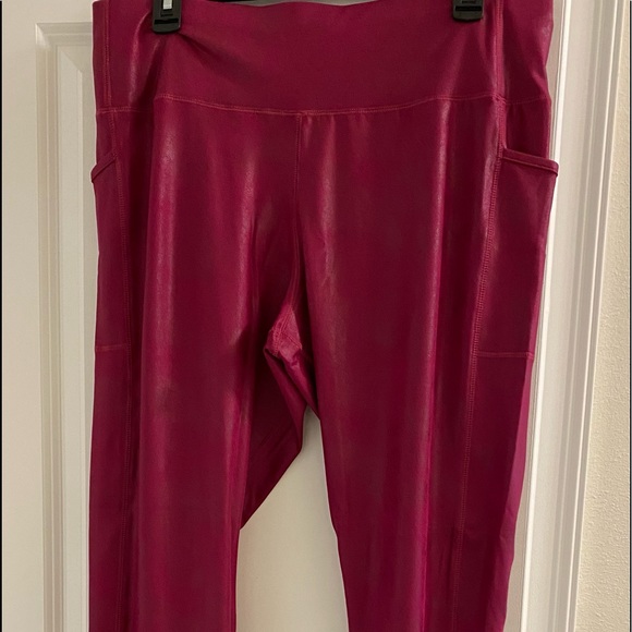 New York and Company High-Waisted Metallic Pocket Legging - Picture 3 of 5